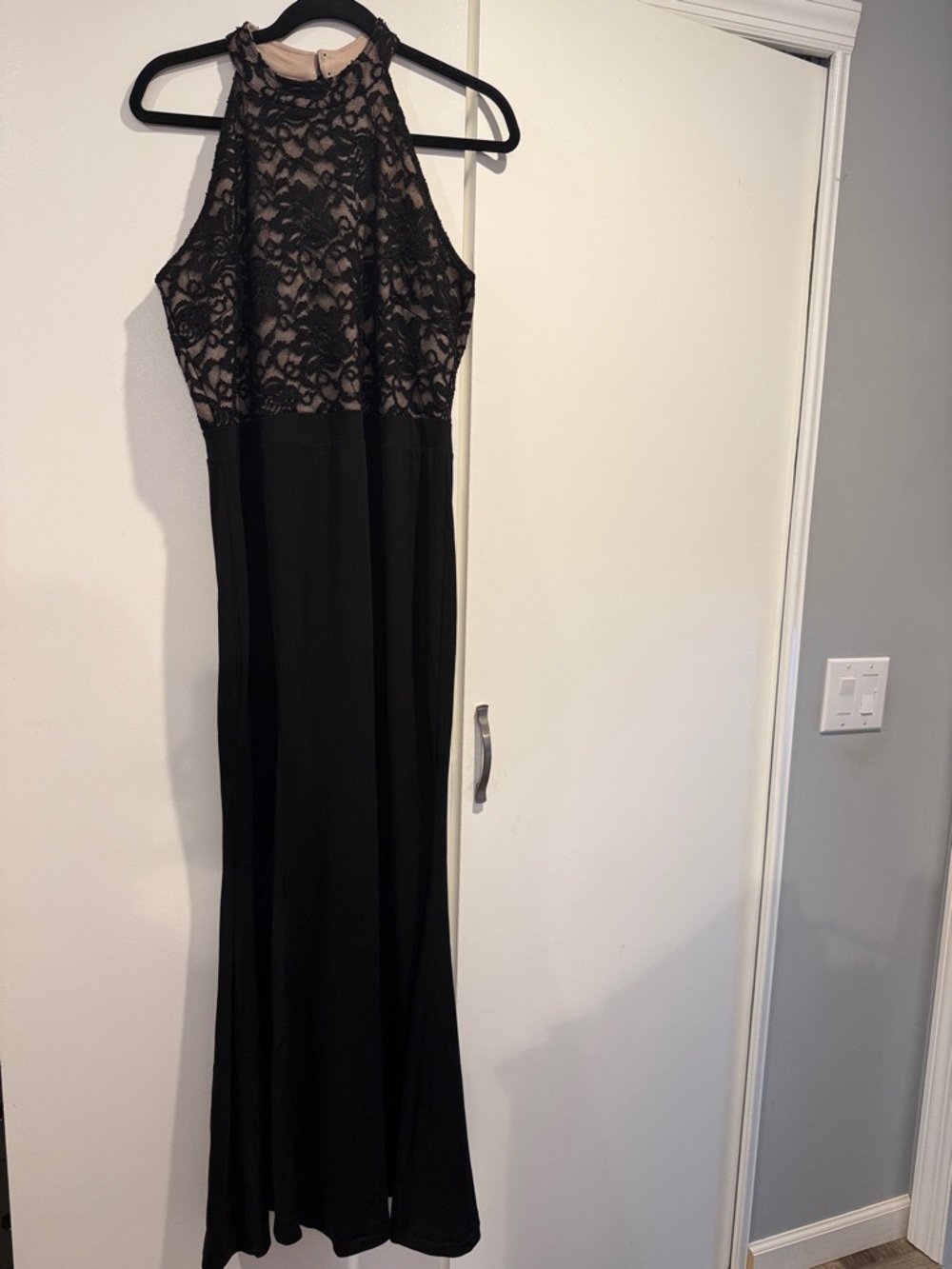 Elegant Black Lace Halter Maxi Dress